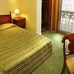 Montparnasse Daguerre Hotel