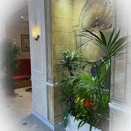 Montparnasse Daguerre Hotel 3*